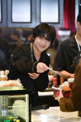 SM True (เอสเอ็ม ทรู) กับ Shopee (ช้อปปี้) เสิร์ฟรสชาติสุดเครซีให้แฟนคลับชาวไทยของ HAECHAN (แฮชาน) พร้อมฉลองโซโล่อัลบั้มแรก 'TASTE' ในงาน "Shopee x HAECHAN 'TASTE' FANSIGN & CAFE EVENT"